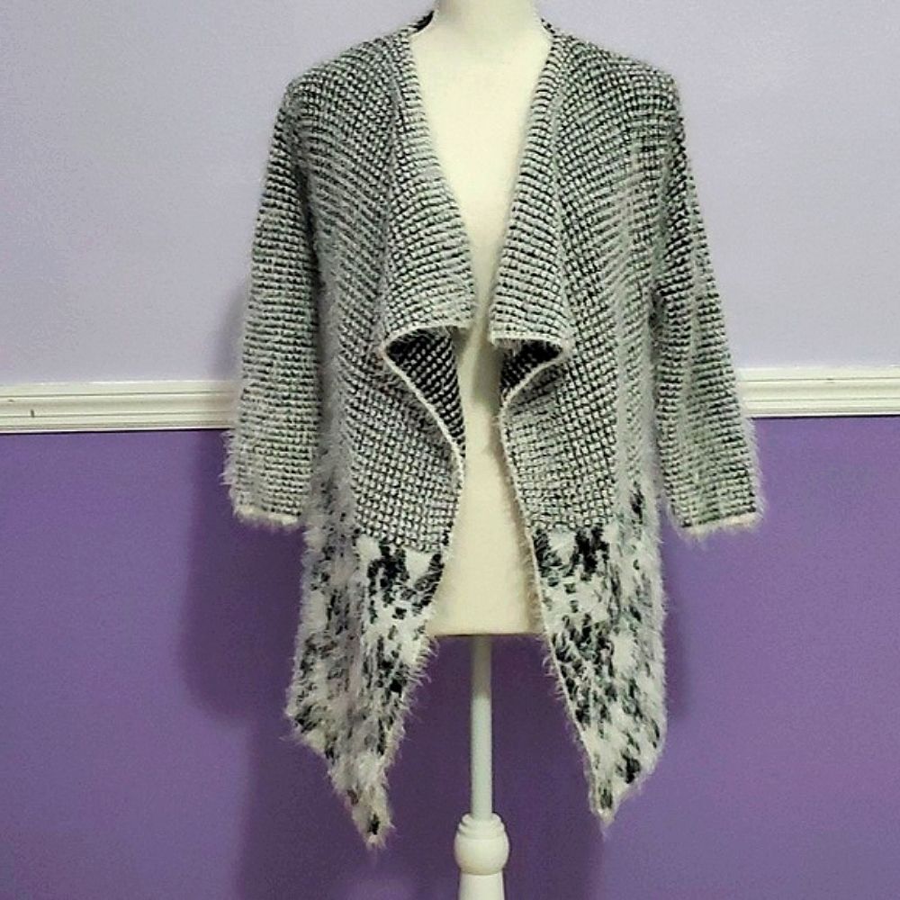 US Sweaters Boho Cozy Gray Snow Leopard Mixed Print Fuzzy Open Cardigan M
